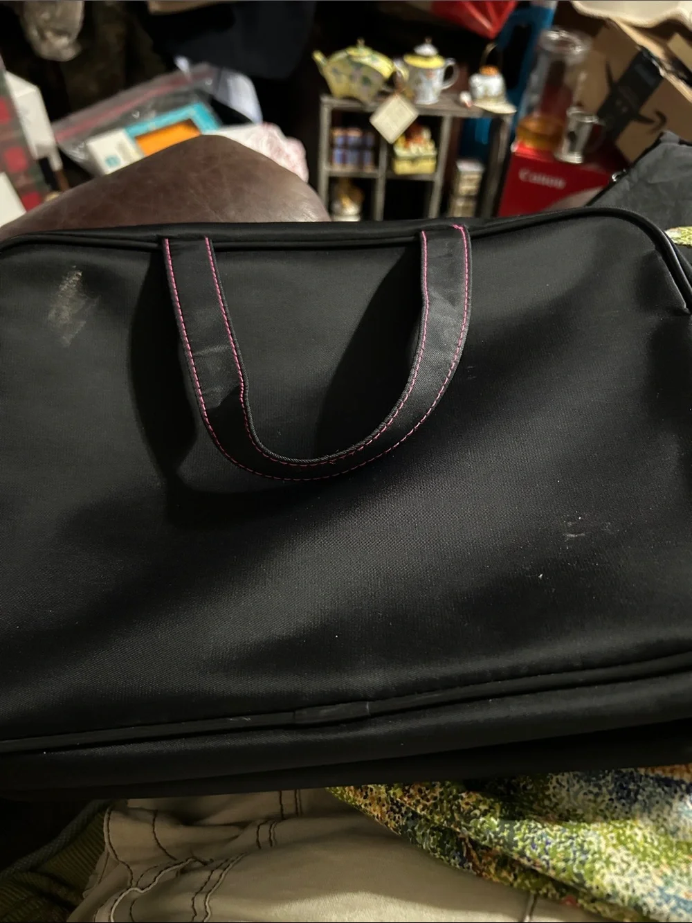 Men's Black Travel  toiletry Bag  with Red Stitching. EUC